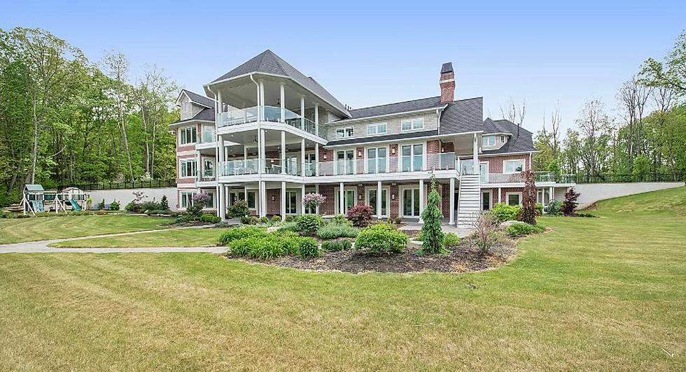 A Mansion &#038; 3 Other Houses Sit on This Huge Battle Creek Property