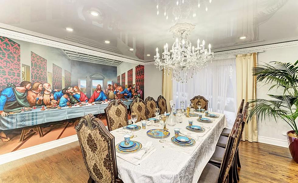 This Million Dollar Home in Illinois Features a Last Supper Mural