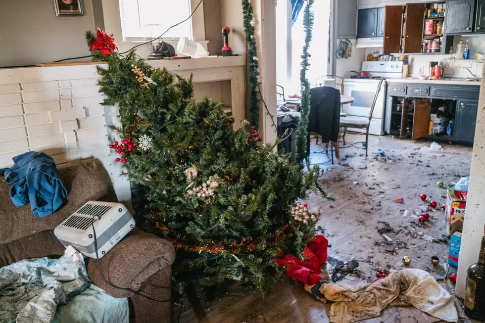 Michigan Man Flies Over 1,000 Toys to Kentucky Tornado Victims