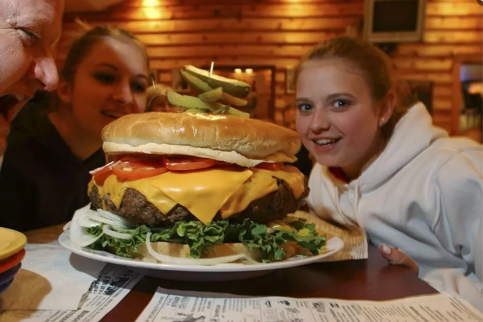 Michigan Restaurant’s 10 lb Burger Challenge-Could You Finish It?